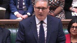 Британският премиер Стармър казва, че „няма да се поддаде“ на заплахите на Тръмп за война в Близкия изток